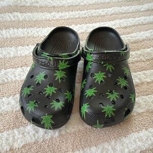 Crocs Classic Hemp Leaf Clog Sandals